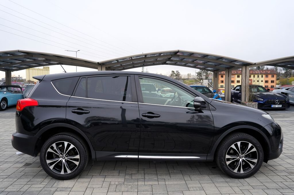 Toyota RAV4 SUV / Terénní 2,0 l 91 kw