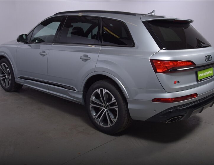 Audi Q7 4