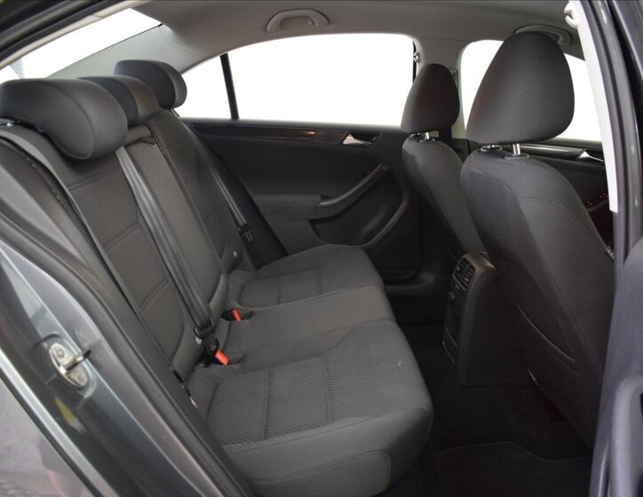 Volkswagen Jetta Sedan / Limuzína 1,2 l 77 kw