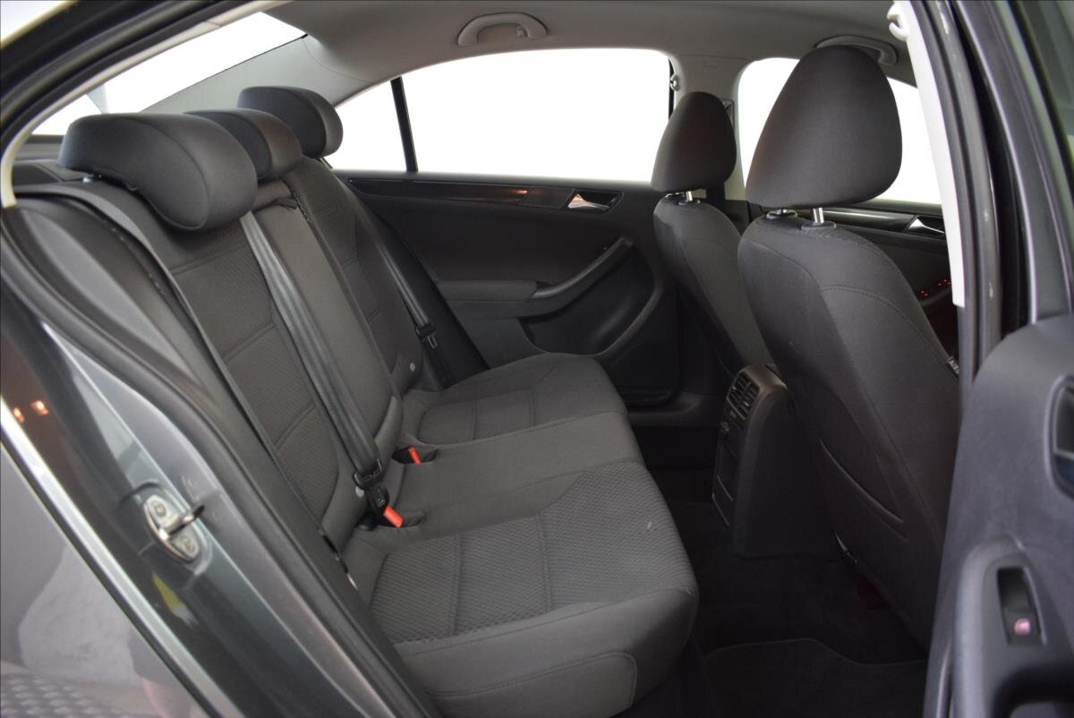 Volkswagen Jetta Sedan / Limuzína 1,2 l 77 kw