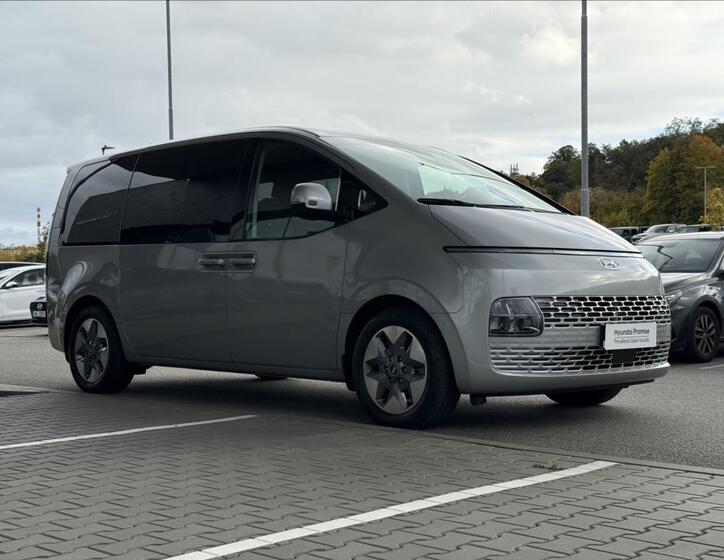 Hyundai Staria 4