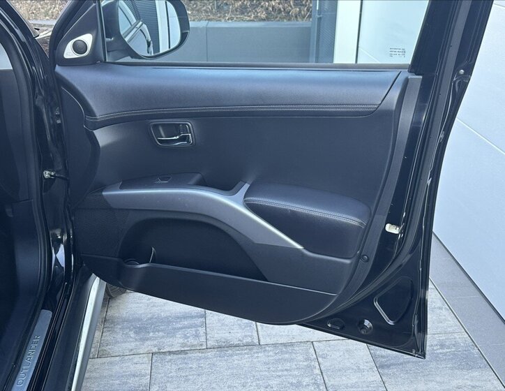 Mitsubishi Outlander SUV / Terénní 2,3 l 130 kw