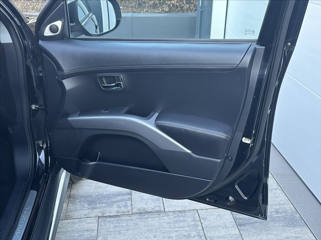 Mitsubishi Outlander SUV / Terénní 2,3 l 130 kw