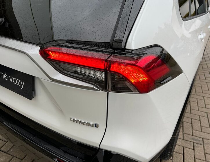 Toyota RAV4 SUV 2,5 l 131 kw