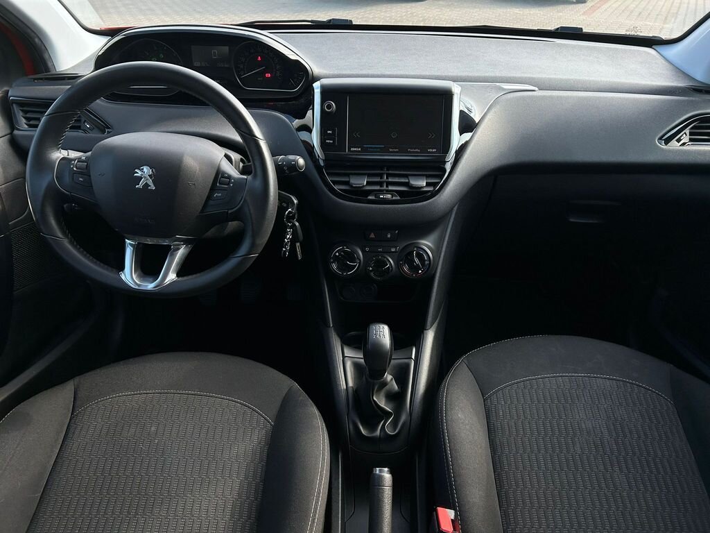 Peugeot 208 Hatchback 1,2 l 61 kw
