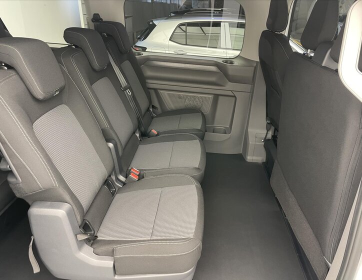 Volkswagen Caravelle 12