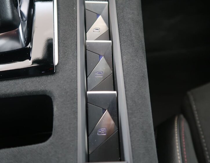 DS Automobiles DS7 Crossback SUV / Terénní 1,6 l 133 kw