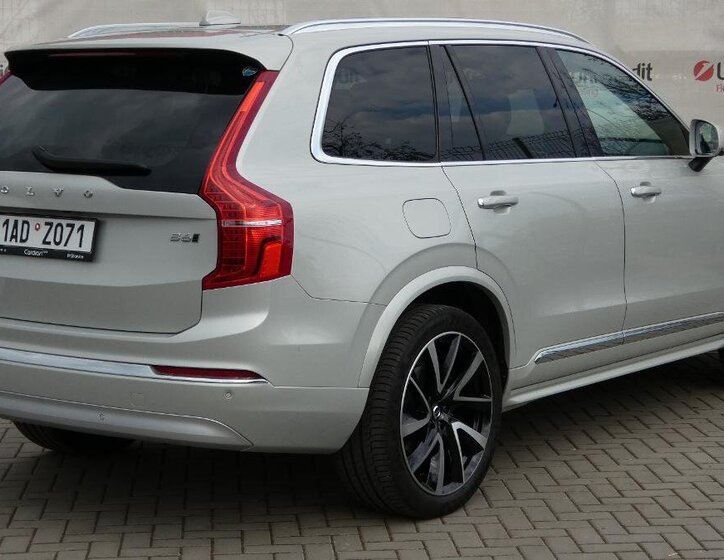 Volvo XC90 SUV / Terénní 2,0 l 220 kw