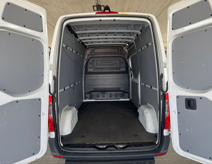 Mercedes-Benz Sprinter 16