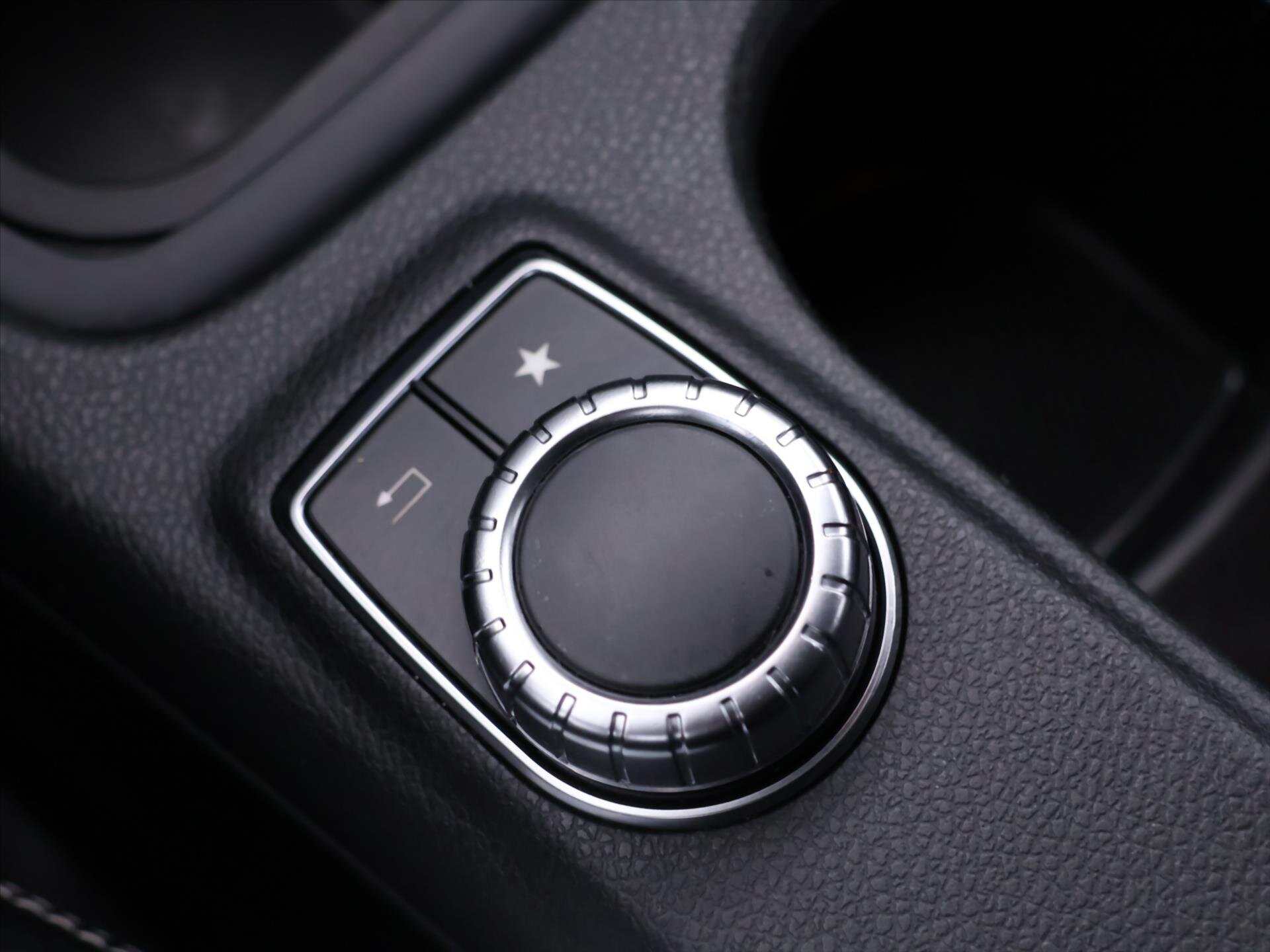 Mercedes-Benz CLA Sedan / Limuzína 1,5 l 80 kw