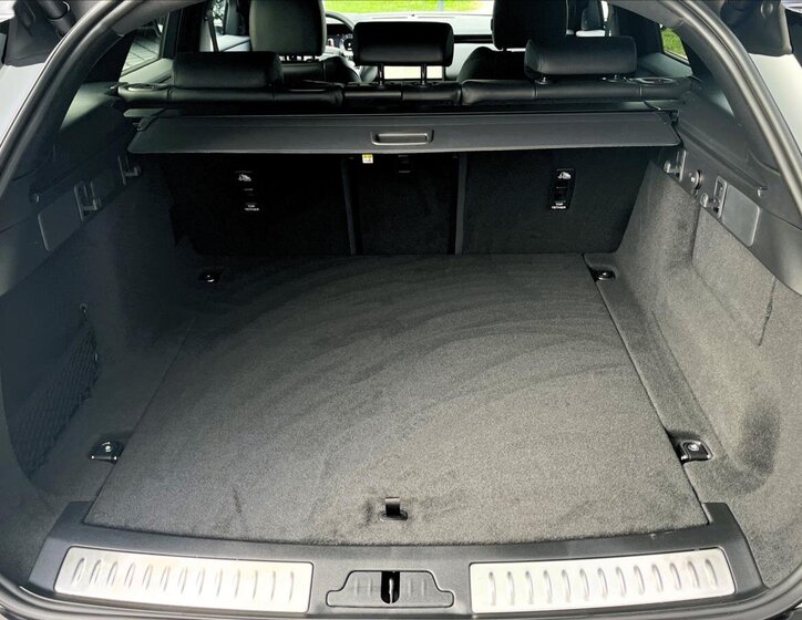 Land Rover Range Rover Velar SUV / Terénní 2,0 l 150 kw