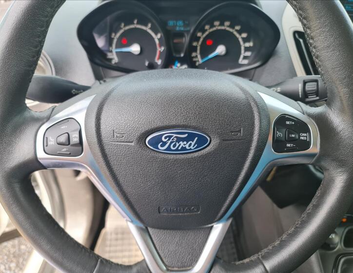 Ford Tourneo Courier 8