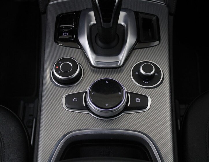 Alfa Romeo Stelvio SUV / Terénní 2,1 l 140 kw