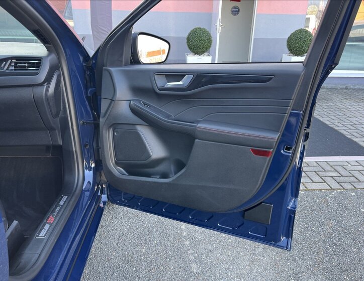 Ford Kuga SUV / Terénní 2,5 l 165 kw