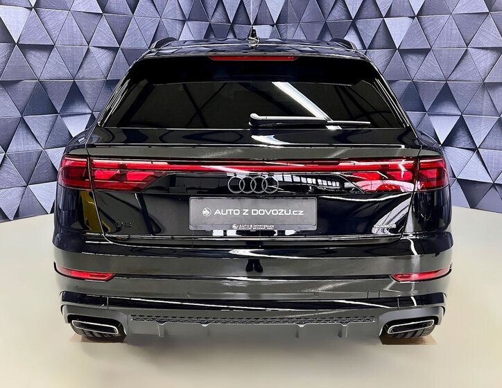 Audi Q8 SUV / Terénní 3,0 l 210 kw
