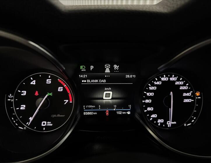 Alfa Romeo Stelvio 18