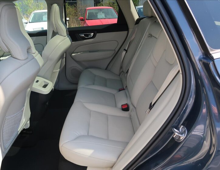 Volvo XC60 SUV / Terénní 2,0 l 145 kw