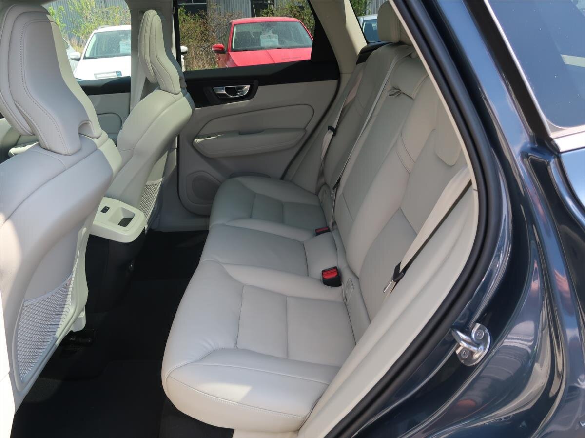 Volvo XC60 SUV / Terénní 2,0 l 145 kw