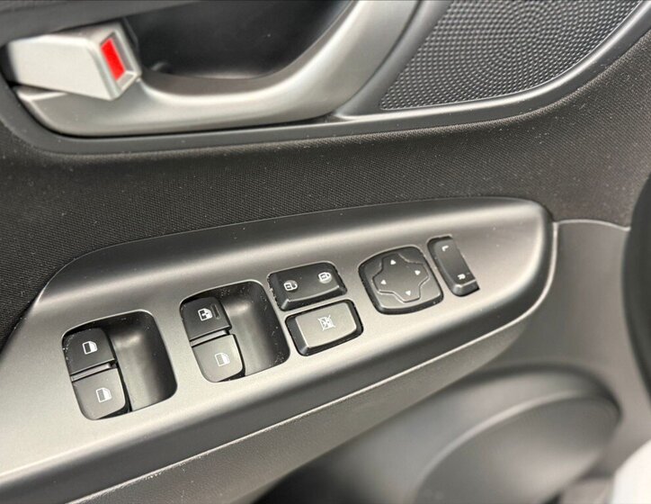 Hyundai Kona SUV / Terénní 1,6 l 130 kw