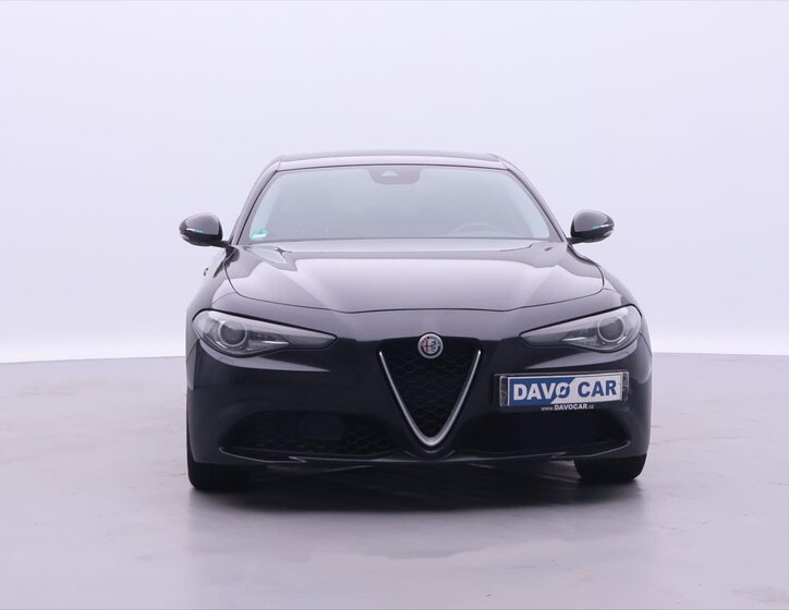 Alfa Romeo Giulia Sedan / Limuzína 2,1 l 110 kw