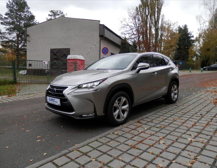 Lexus NX 300h SUV / Terénní 2,5 l 114 kw