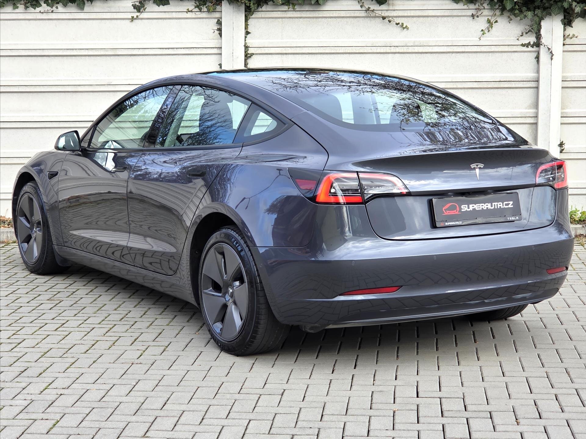 Tesla Model 3 Sedan 0,0 208 kw