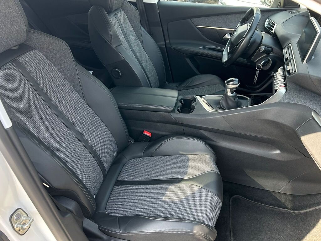 Peugeot 3008 SUV / Terénní 1,5 l 96 kw