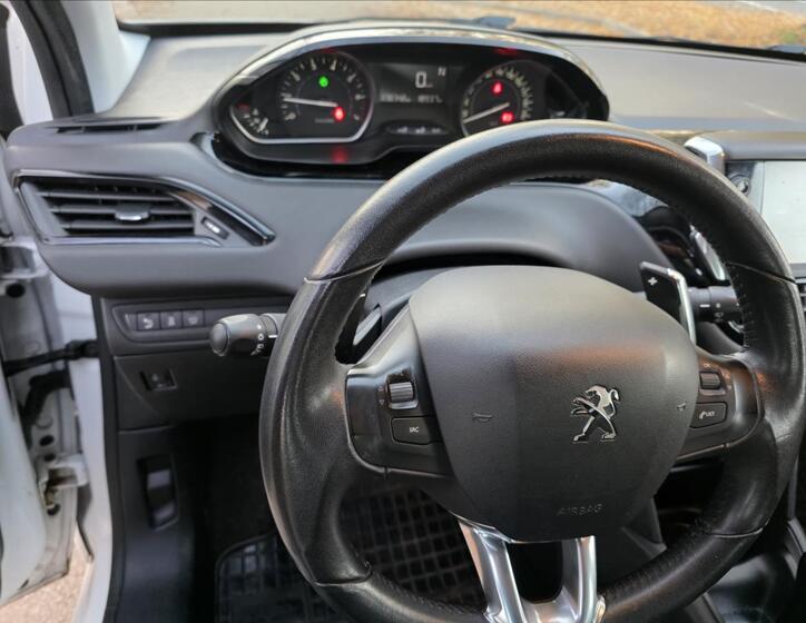 Peugeot 208 12