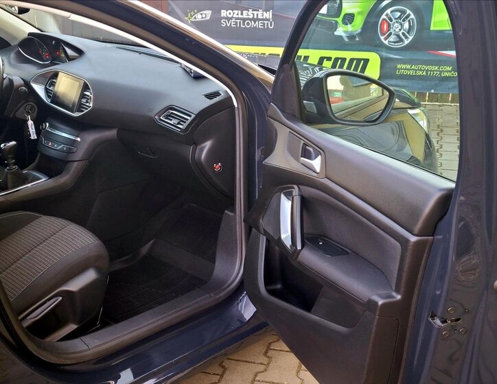 Peugeot 308 Hatchback 1,5 l 75 kw