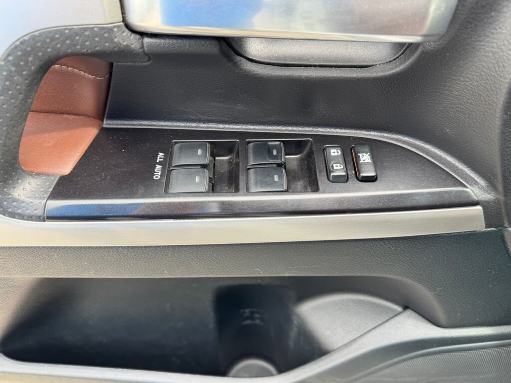 Toyota Land Cruiser SUV / Terénní 4,5 l 186 kw