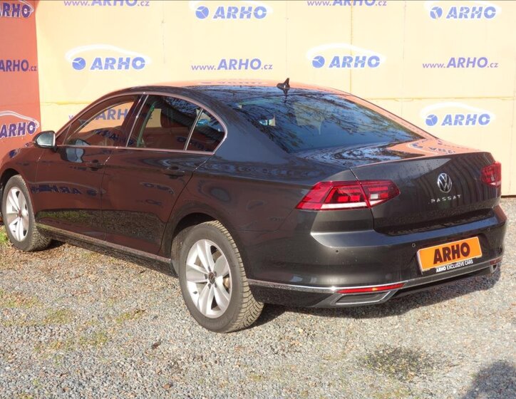 Volkswagen Passat Sedan / Limuzína 2,0 l 110 kw