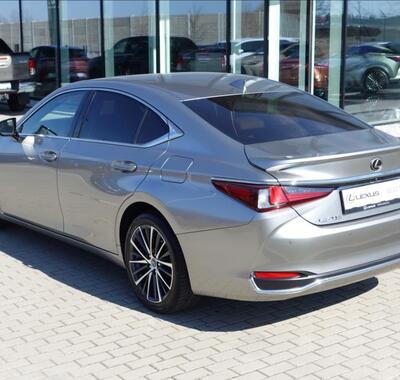 Lexus ES 300h 7