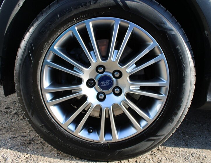 Ford Kuga SUV / Terénní 2,0 l 103 kw