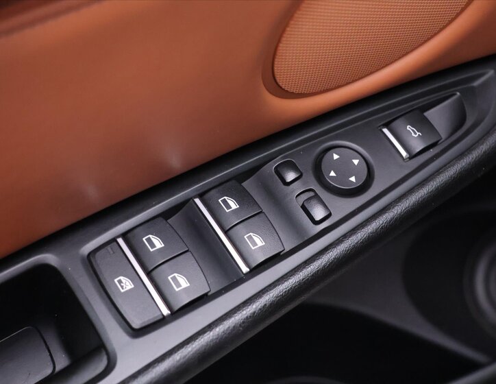 BMW X6 SUV / Terénní 3,0 l 230 kw