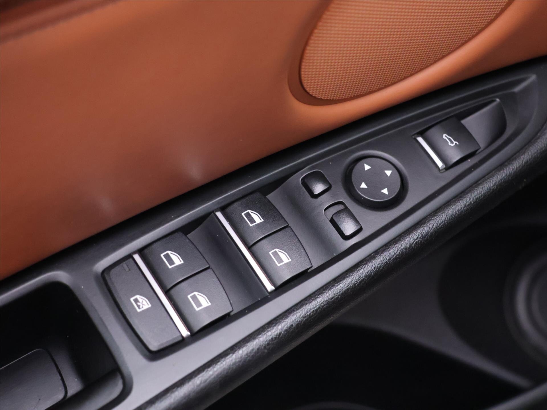 BMW X6 SUV / Terénní 3,0 l 230 kw