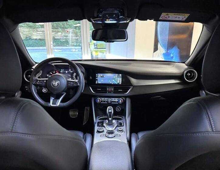 Alfa Romeo Giulia 19