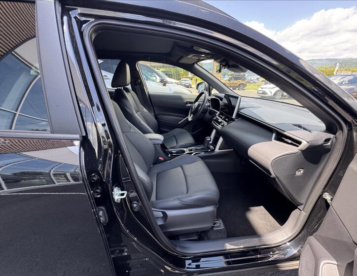 Toyota Corolla Cross 11