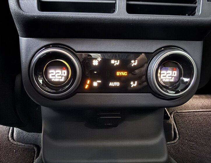 Land Rover Range Rover Velar SUV / Terénní 3,0 l 221 kw