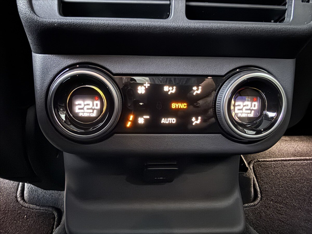 Land Rover Range Rover Velar SUV / Terénní 3,0 l 221 kw