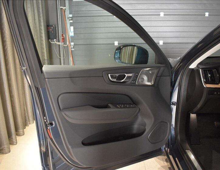 Volvo XC60 SUV / Terénní 2,0 l 257 kw