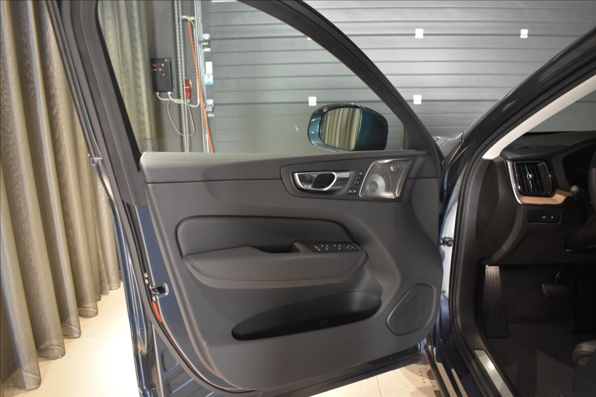 Volvo XC60 SUV / Terénní 2,0 l 257 kw