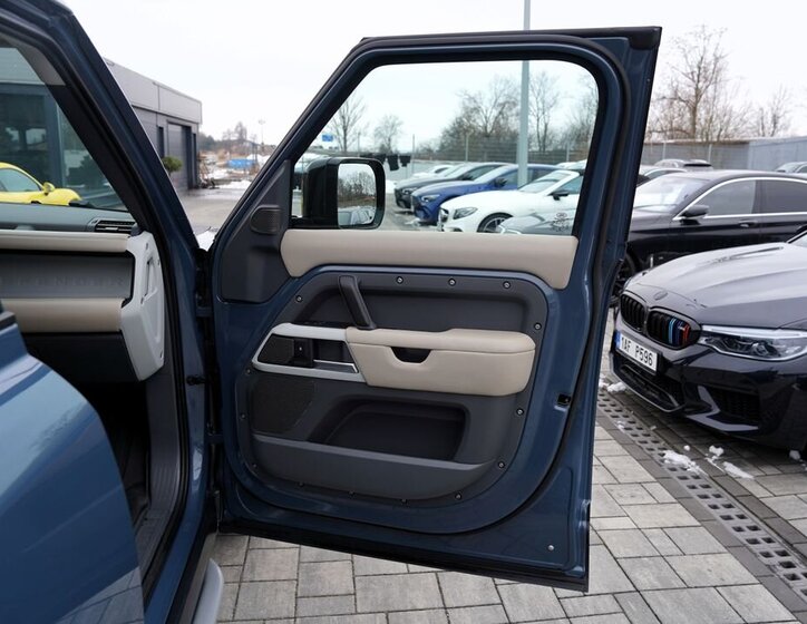 Land Rover Defender SUV 3,0 l 294 kw