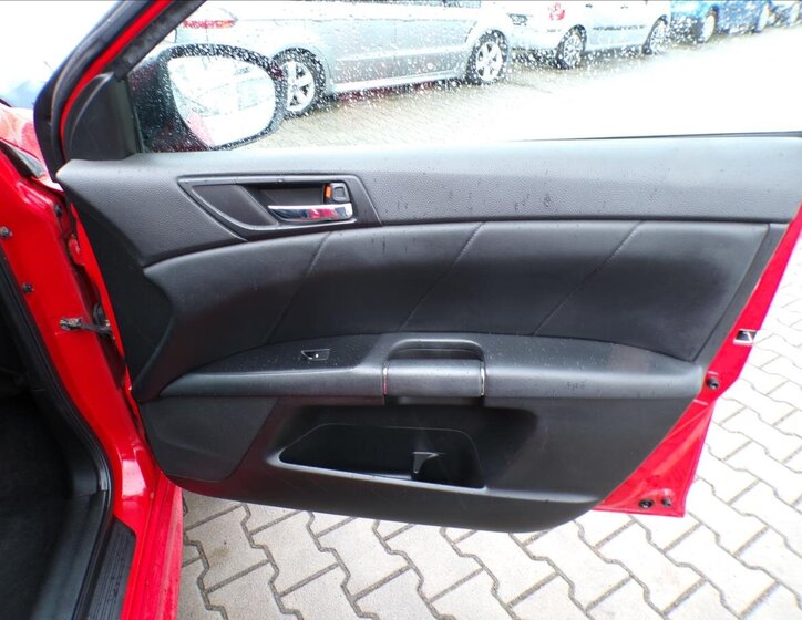 Suzuki Kizashi Sedan / Limuzína 2,4 l 131 kw