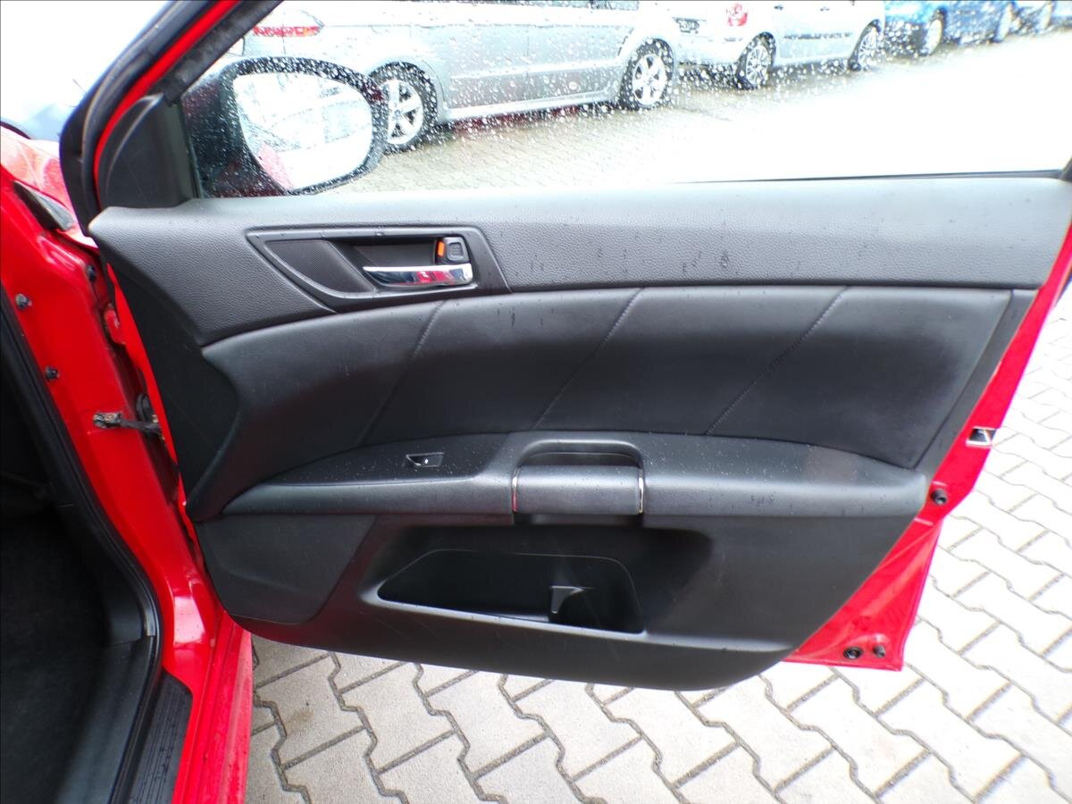 Suzuki Kizashi Sedan / Limuzína 2,4 l 131 kw