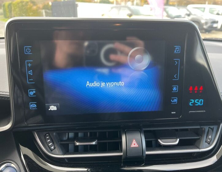 Toyota C-HR SUV / Terénní 1,8 l 72 kw