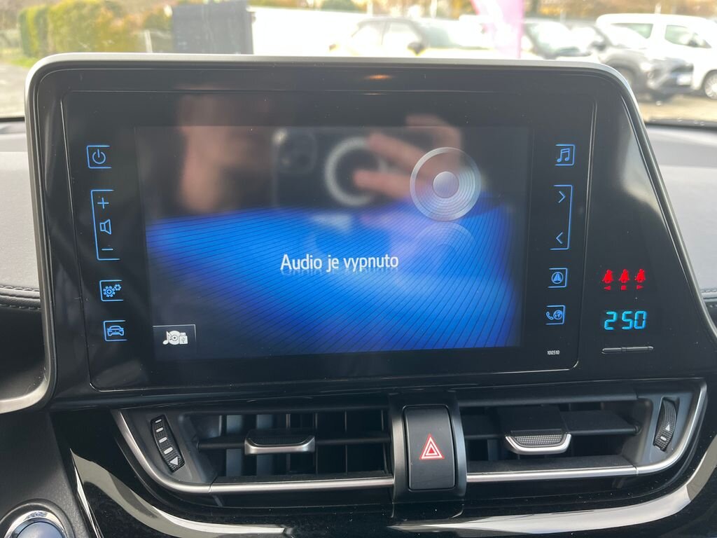 Toyota C-HR SUV / Terénní 1,8 l 72 kw