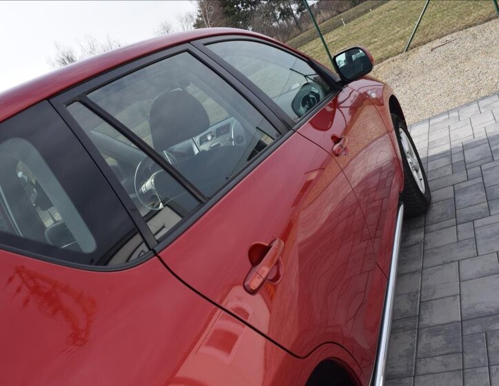 Toyota RAV4 SUV / Terénní 2,2 l 100 kw