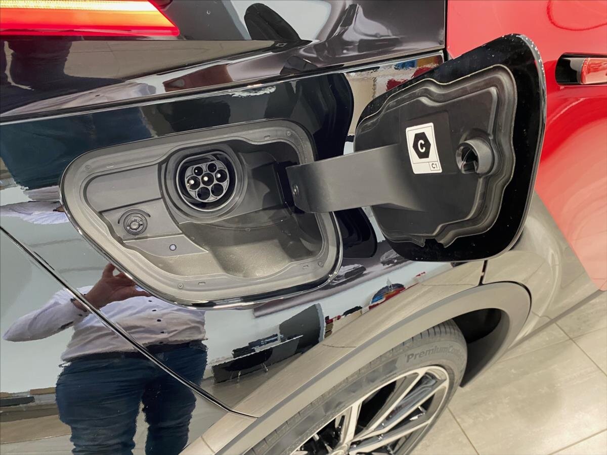 Toyota C-HR SUV 2,0 l 165 kw