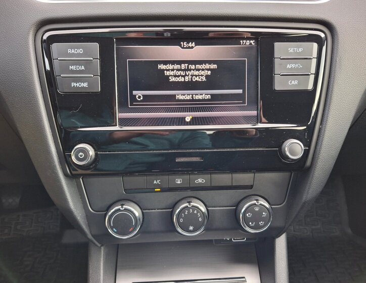 Škoda Octavia Sedan / Limuzína 1,5 l 110 kw