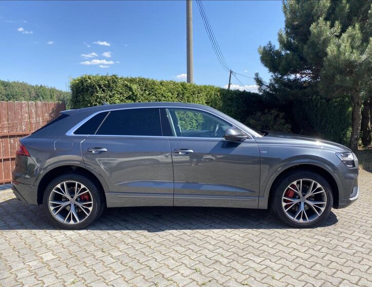 Audi Q8 SUV / Terénní 3,0 l 250 kw